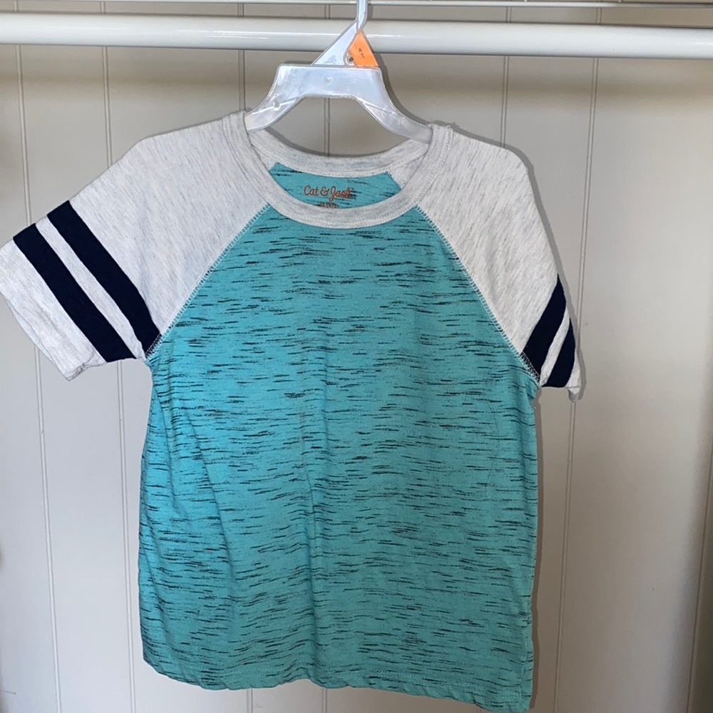Cat & Jack t-shirt size 4/5